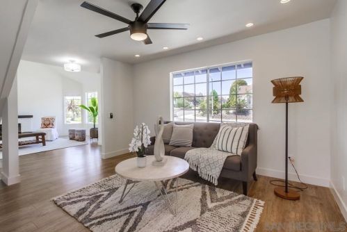 1376 Darwin Dr, Oceanside CA  92056-6618 exterior