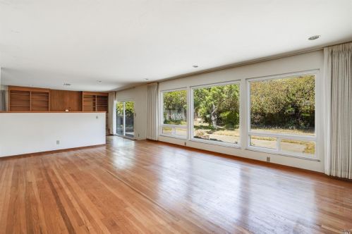 32 Esmeyer Dr, San Rafael, CA 94903-3713