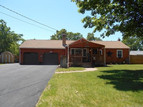15 Trinity Ln, Windsor Locks, CT 06096-1638
