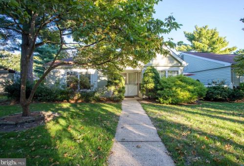 565 Mayfair Rd, Lakehurst, NJ 08759-7020