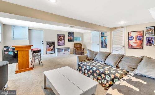 25 Amsterdam Rd, Trenton NJ 08620-1902 exterior