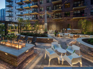 850 Clark St, Chicago IL  60605-3212 exterior