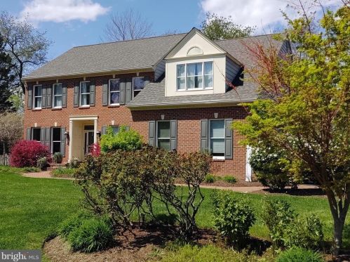 2 Sonneborn Ln, Severna Park, MD 21146-4803
