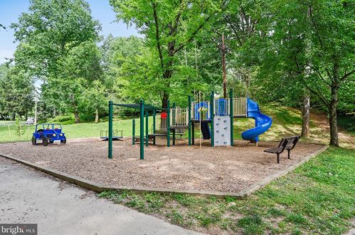 917 Northwest Dr, Silver Spring MD  20901-1435 exterior