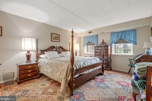 216 Valleybrook Dr, Lancaster PA  17601-4623 exterior