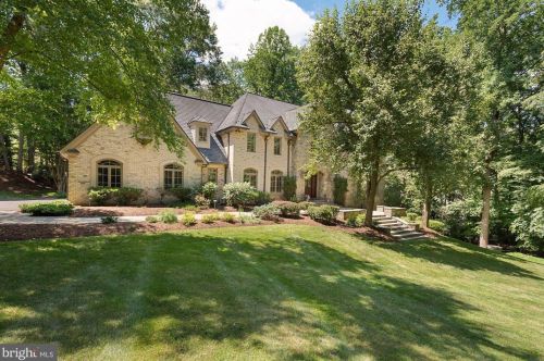 1080 Brook Valley Ln, Mc Lean, VA 22102-1532