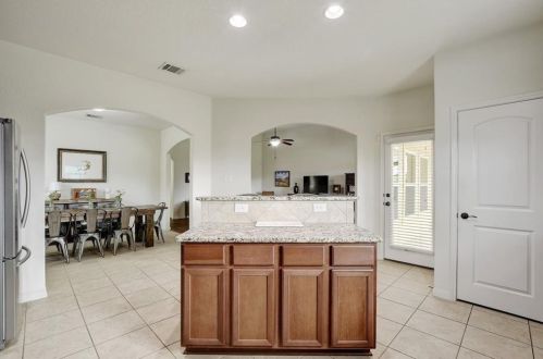 1265 Twin Estates Dr, Uhland TX 78640 exterior