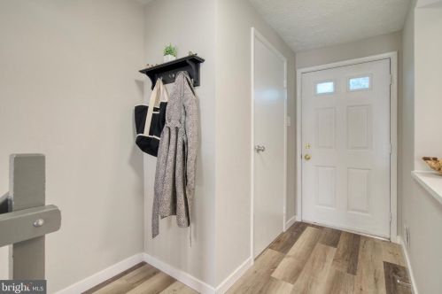 8359 Bark Tree Ct, Springfield VA  22153-3832 exterior