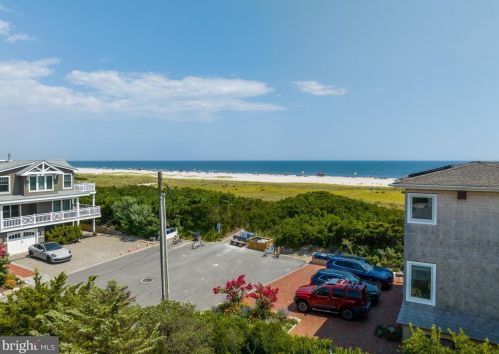 11 28th St, Barnegat Light, NJ 08006-1427