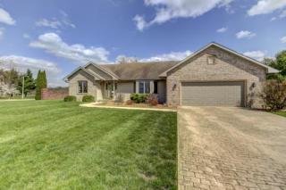 15 Abbey Ct, Chatham, IL 62629-9609