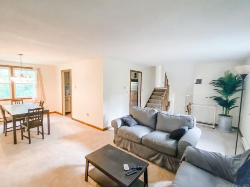 2 Blue Spruce St, Middletown CT  06457-5008 exterior