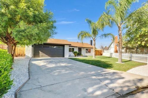 118 Turquoise Dr, Perris, CA 92571-4728