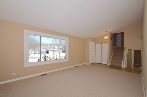 854 Lakeside Dr, Hanover Park, IL 60103-4718