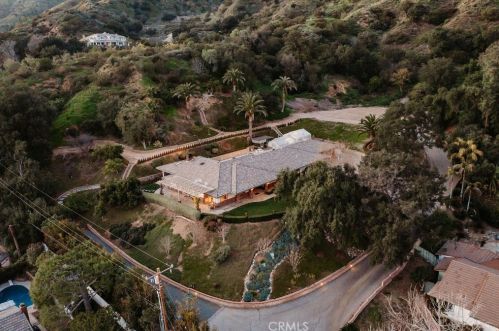 1103 Mullaghboy Rd, Glendora, CA 91741-2255