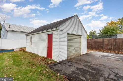 29 I St, Carlisle PA  17013-1420 exterior