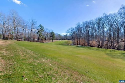 4 Wedge Ter, Bybee, VA 22963-2315