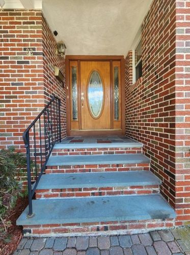 22 Susan Cir, Providence, RI 02919-6420