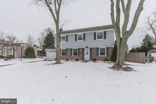 56 Longwood Dr, Stratford, NJ 08084-1936