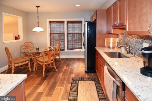 7833 Painted Daisy Dr, Springfield VA  22152-3850 exterior