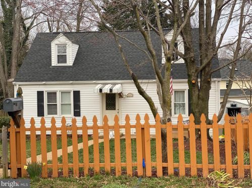 2859 Oak Knoll Dr, Falls Church, VA 22042-1433
