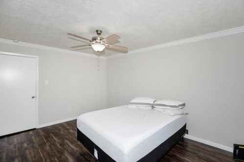 2212 Mockingbird Ln, Morgans Point TX 77571-2542 exterior