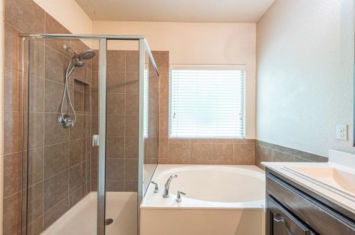 6673 Friendsway Dr, Fort Worth TX  76137-7541 exterior