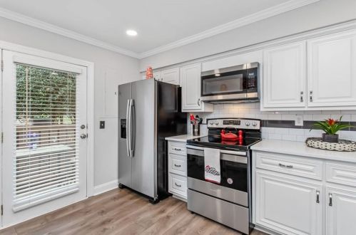1239 Druid Knoll Dr, Atlanta, GA 30319-4109