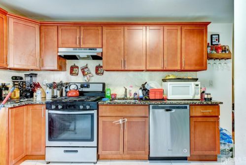 722 Bound Brook Rd, Green Brook, NJ 08812-1008