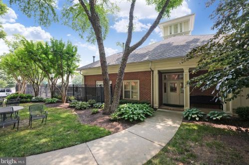 11775 Stratford House Pl, Herndon VA  20190-3392 exterior