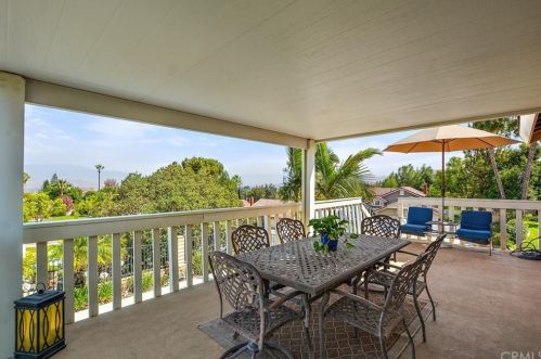 6880 Rycroft Dr, Riverside CA  92506-5317 exterior