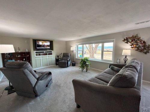 1410 5th St, Penrose, CO 81240-9783