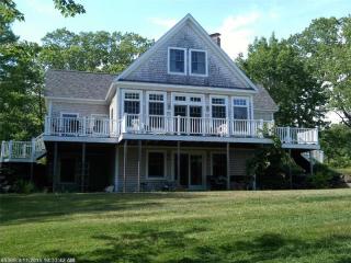 21 Meadow Rd, Rockland, ME 04841-6104