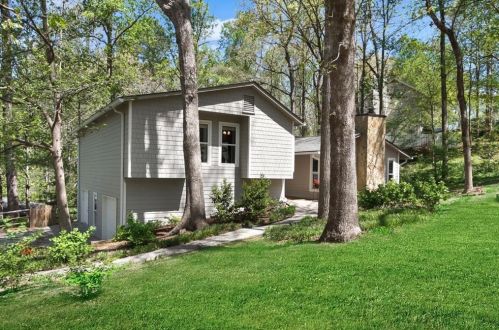 1162 Forest Brook Ct, Marietta, GA 30068-2827