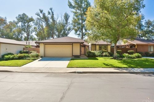 648 Via La Paloma, Riverside, CA 92507-6465