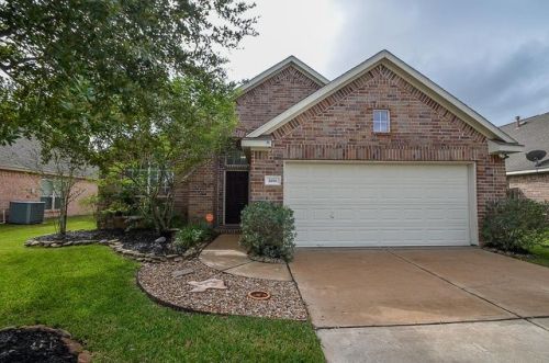 4606 Cedar Hill Dr, Pearland, TX 77584-1157