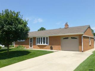 305 Skyview Dr, York, PA 17406-3229