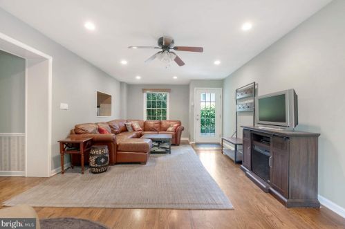 921 Warwick Rd, Tavistock NJ 08033-3928 exterior