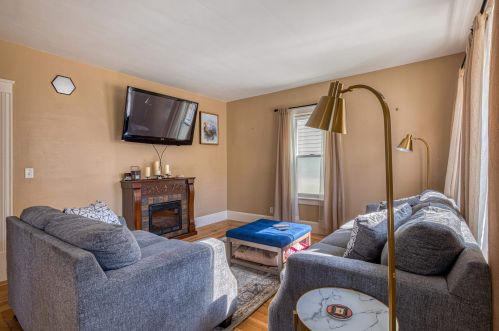88 King St, Nashua, NH 03060-4023