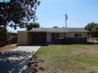 1543 Sierra Ave, Tulare, CA 93274-4581