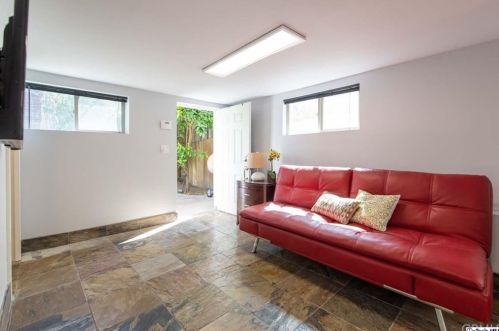2328 Chapman Rd, Glendale CA  91214-3013 exterior