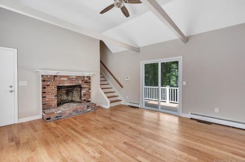 8 Captains Watch, Huntington CT  06484-5914 exterior