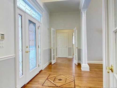 2 Grace Ln, Huntington, CT 06484-5370