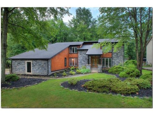 7464 Old Quarry Ln, Cleveland OH  44141-1542 exterior