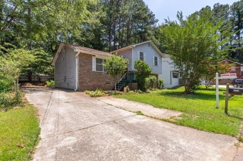 5215 Shawn Ln, Stone Mountain, GA 30088-4331