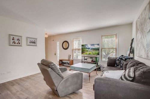 1587 Shelton Ln, Bull Valley, IL 60014-8977
