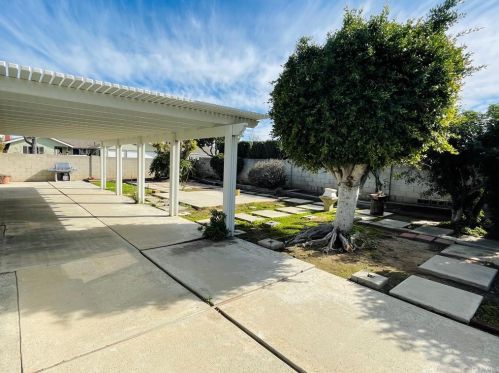 942 Candlewood Ave, Orange, CA 92867-3816