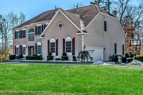 8 Ambassador Ct, Jackson Twp, NJ 08527-2883