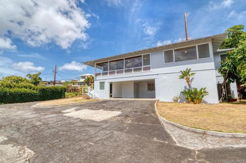 4036 Koko Dr, Honolulu, HI 96816-4323