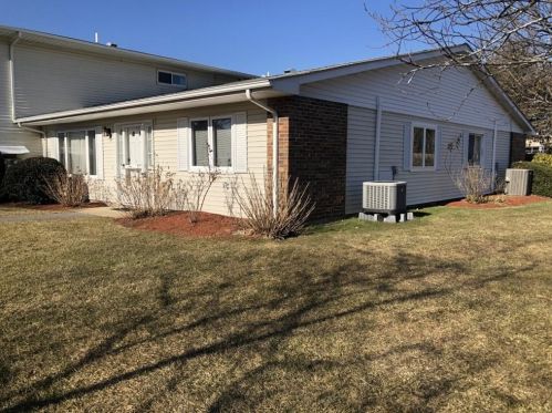 62 Fox Ridge Cres, Warwick, RI 02886-1705