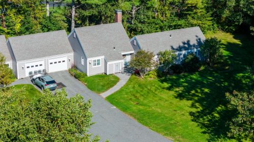 76 Hilltop Pl, New London, NH 03257-5410